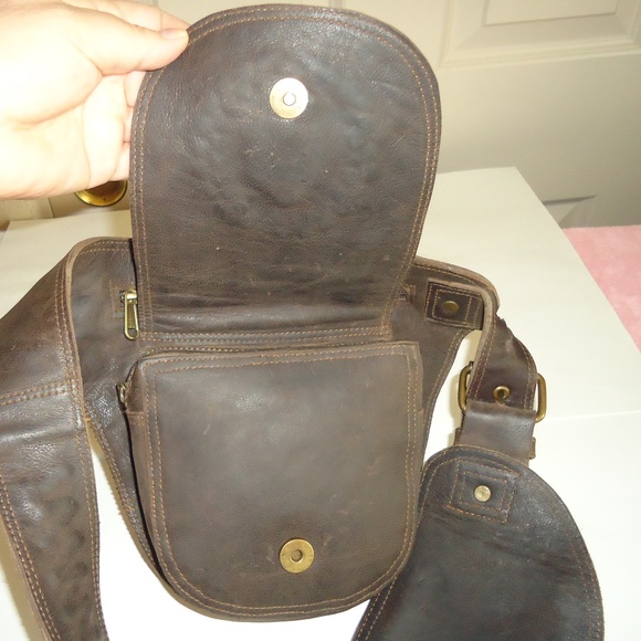 TERUPATI BALAJI EXPOAHOUS HAND MADE LEATHER GOODS Belt Bag - Picture 10 of 14